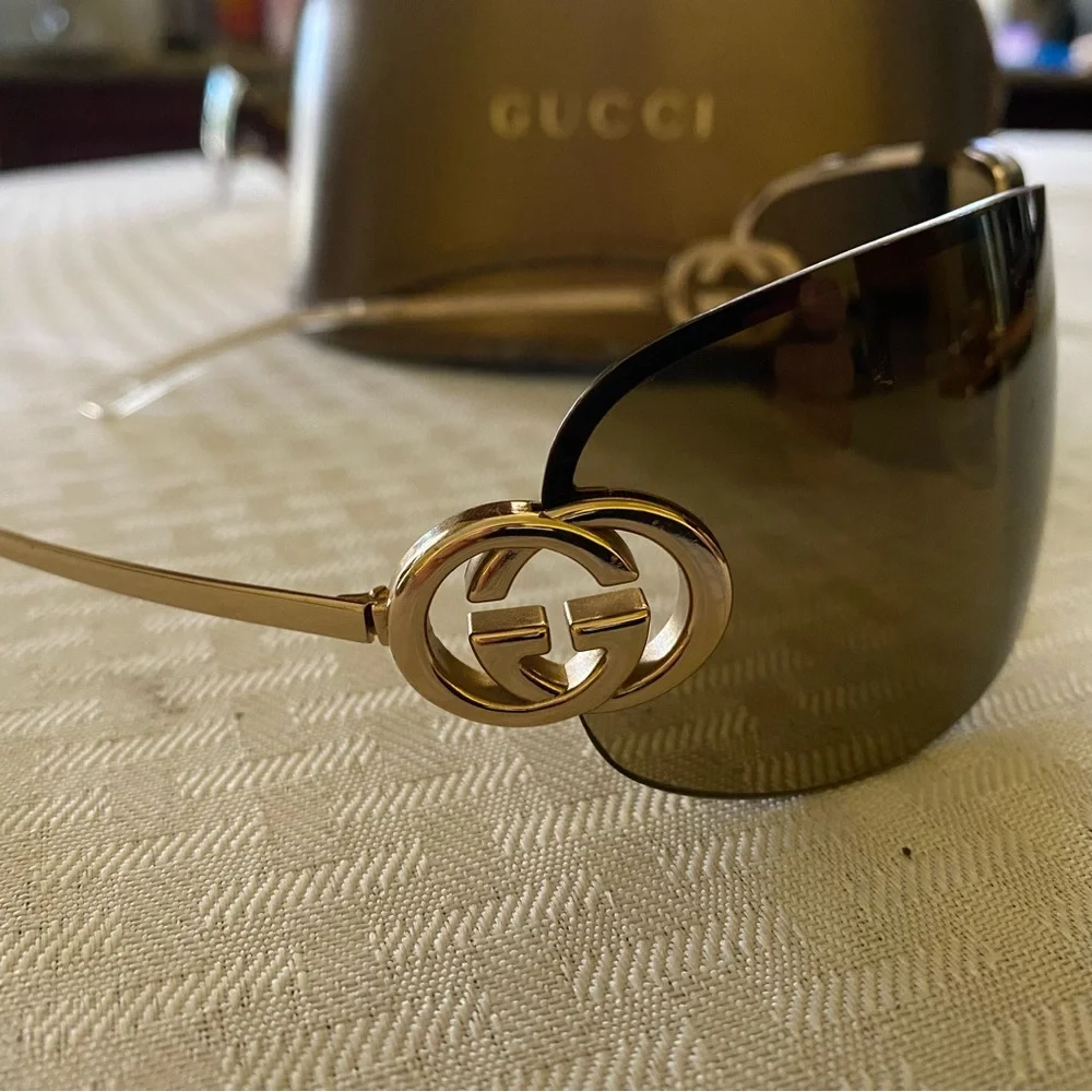 Gucci Women's Brown Gradient Shield Sunglasses Y2K